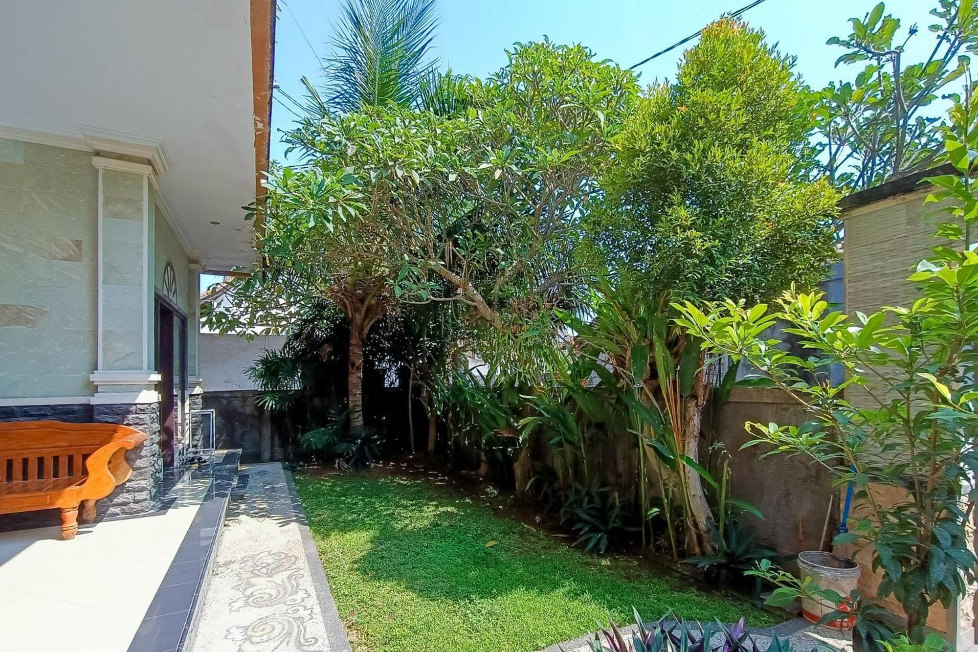 Agung Homestay Canggu Mitra Reddoorz Exterior photo