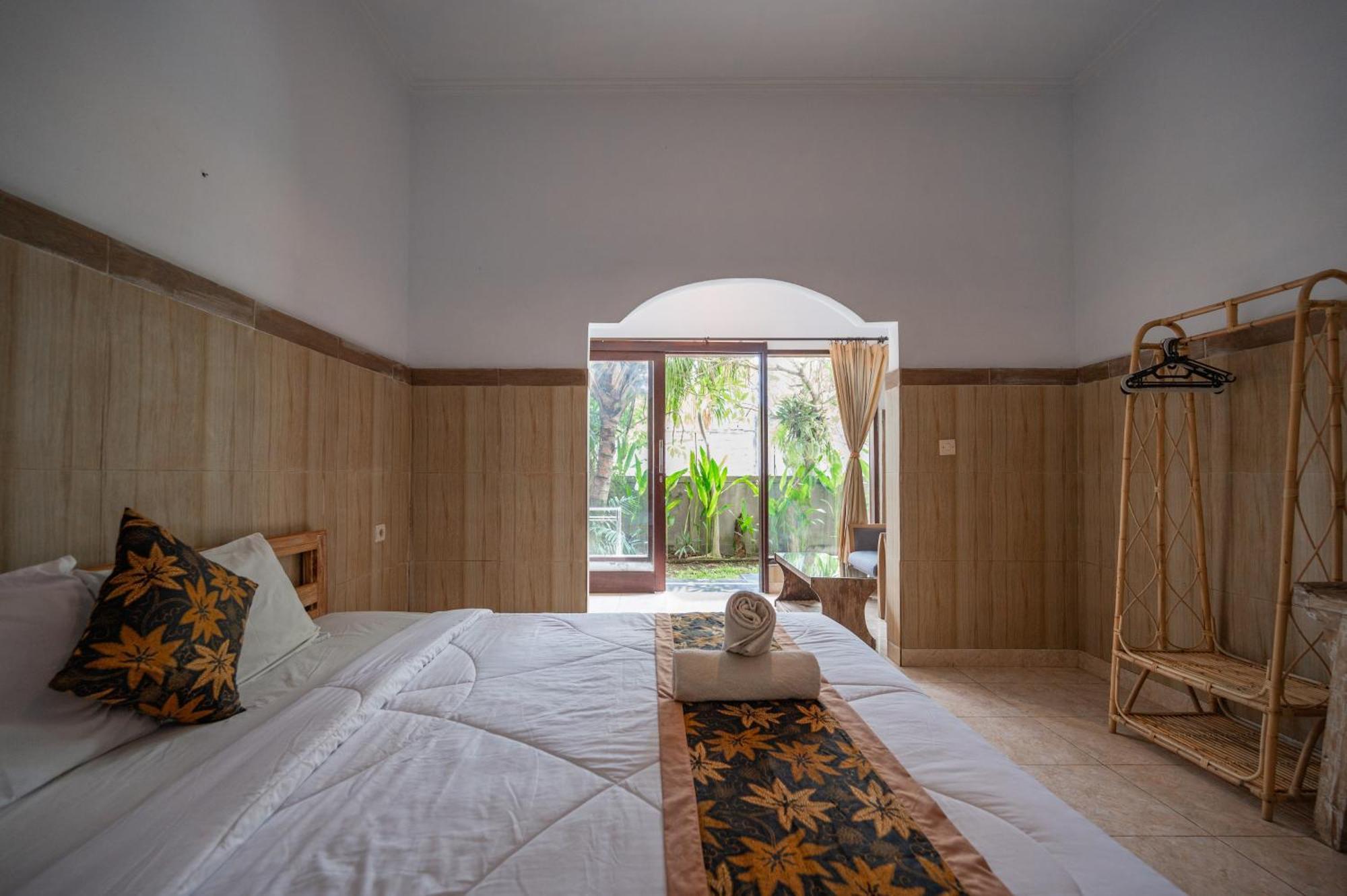 Agung Homestay Canggu Mitra Reddoorz Exterior photo