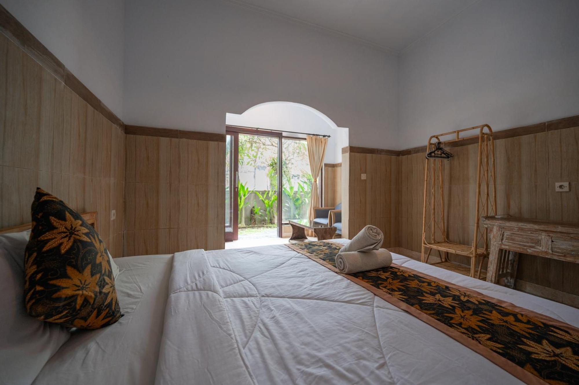 Agung Homestay Canggu Mitra Reddoorz Exterior photo